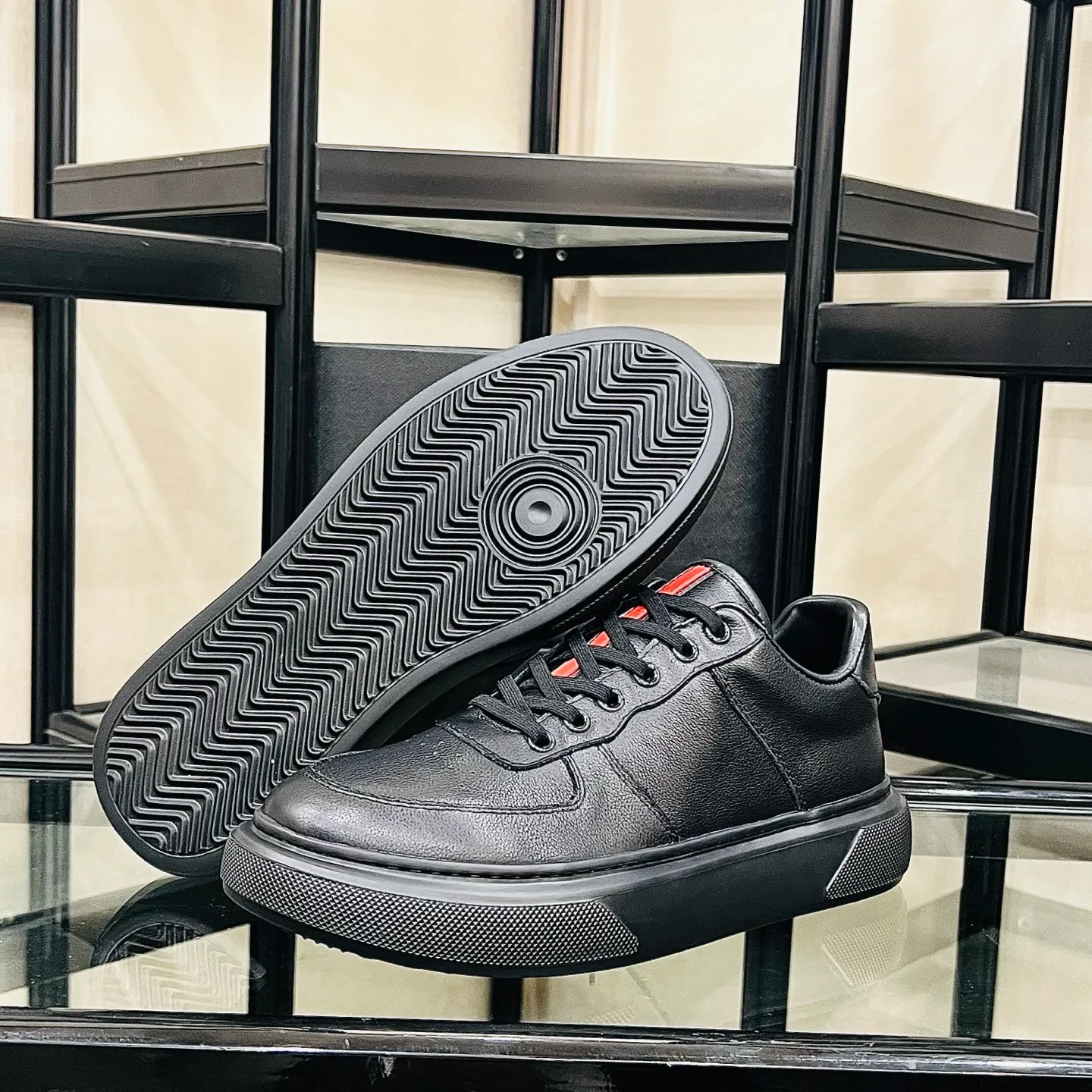 Men's shoes💰440 Prada/Prada Men's new casual shoes, this upper is made of imported calfskin + sheep lining! The outsole is made of non-slip sports foam and ultra-light, which feels good on the feet. It is a fashionable and stylish item!  Size: 38-44 (45 customized)